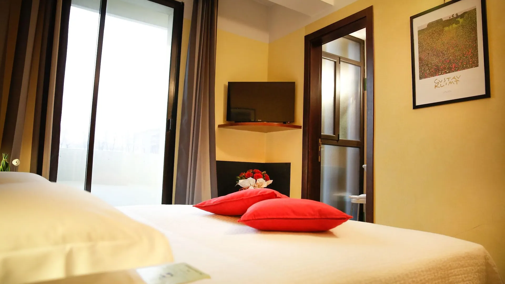 Art Hotel Milano Πράτο 4*,