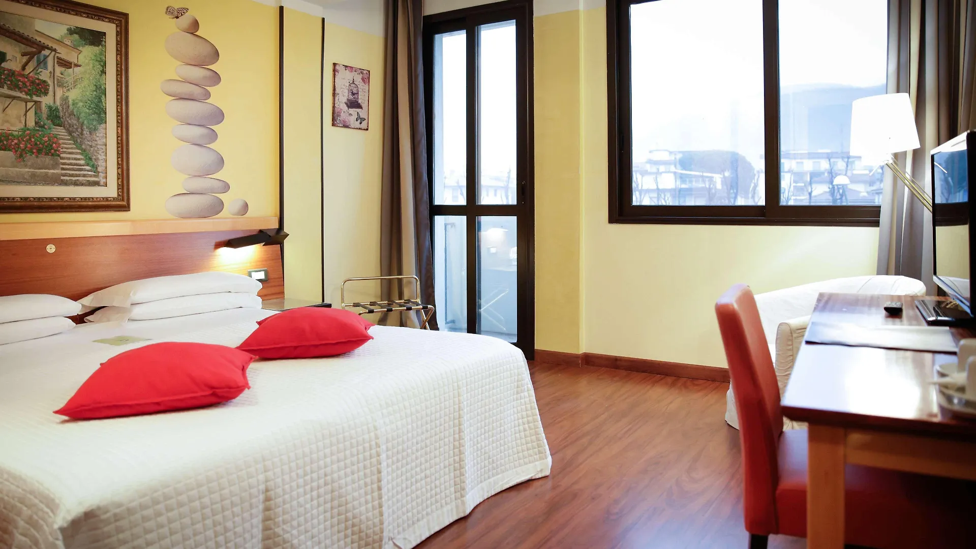 Art Hotel Milano Πράτο 4*,