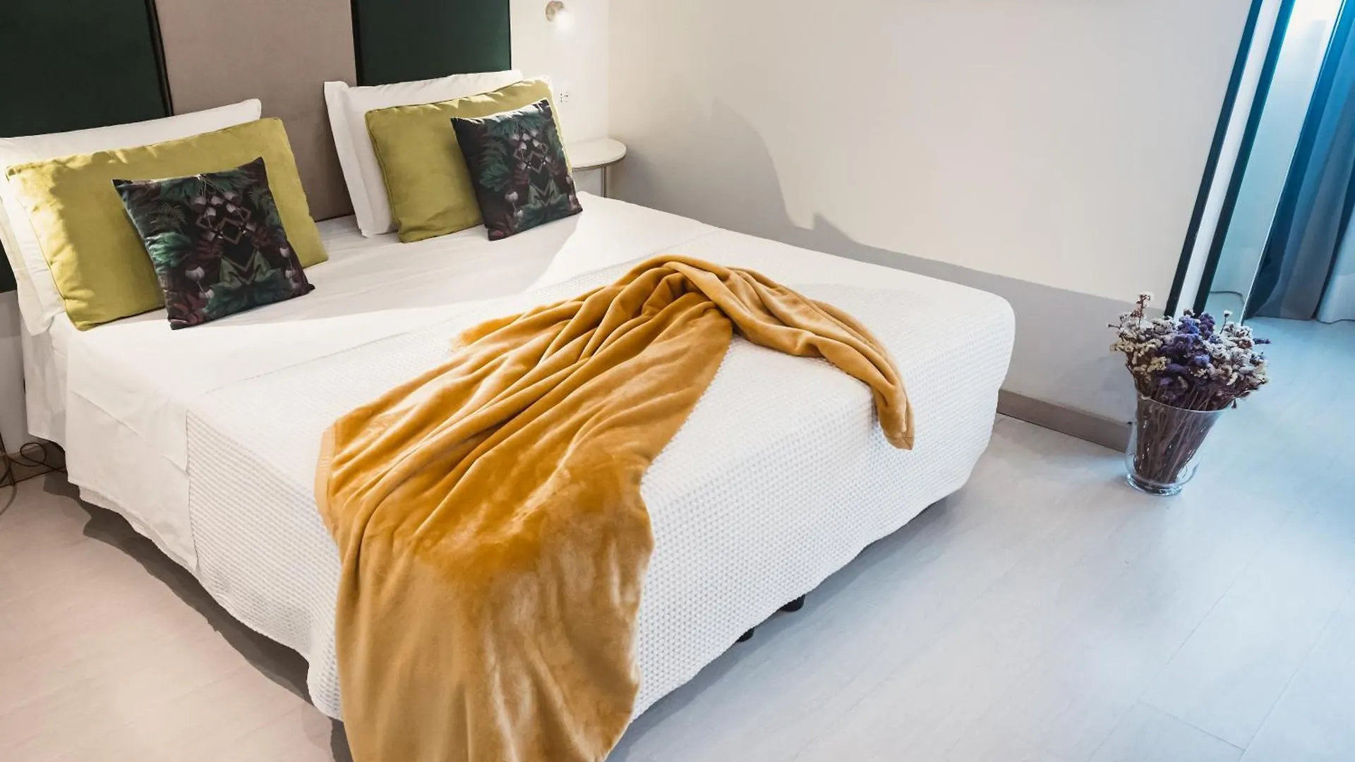 Art Hotel Milano Πράτο 4*,