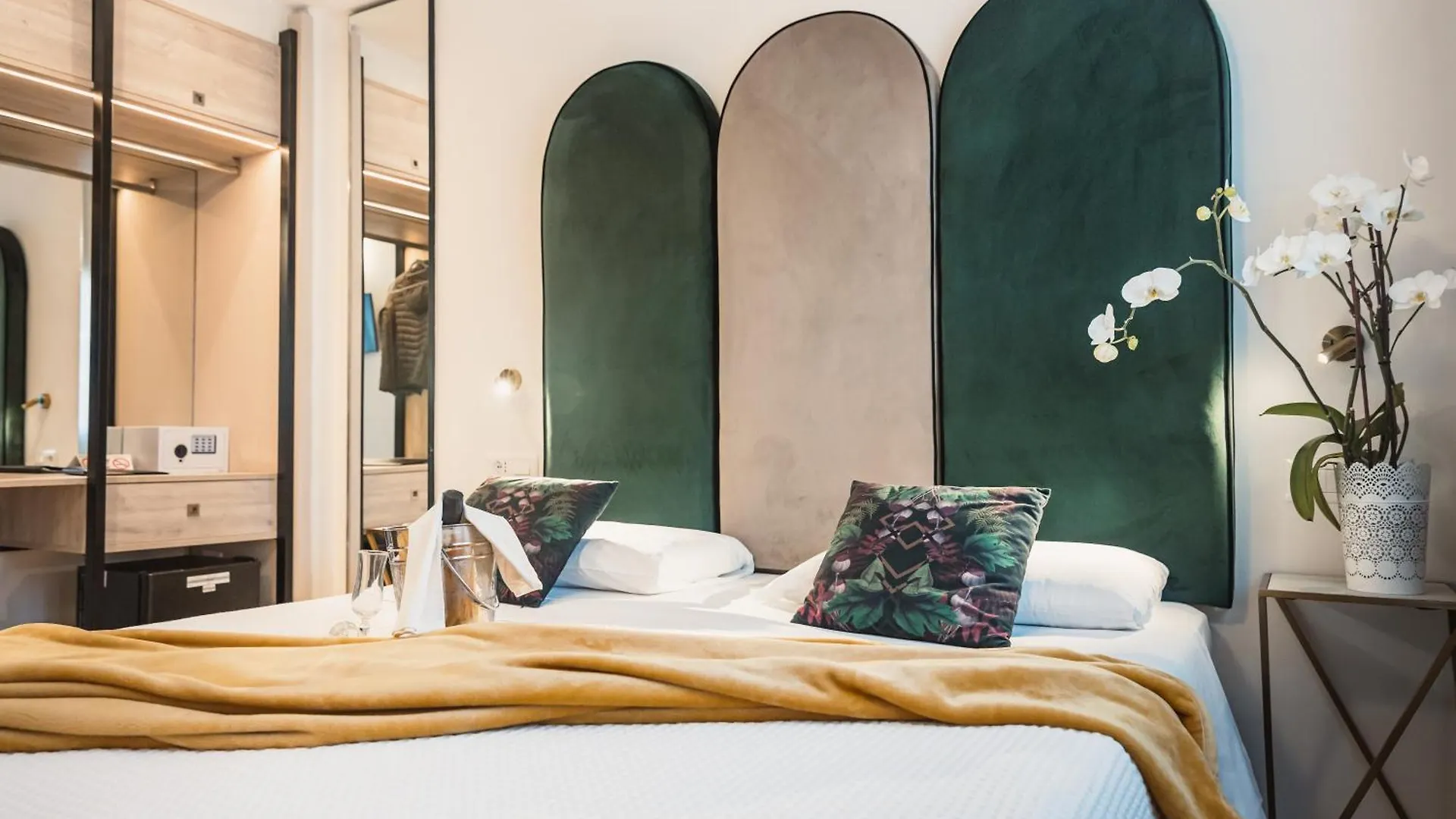 Art Hotel Milano Πράτο 4*,