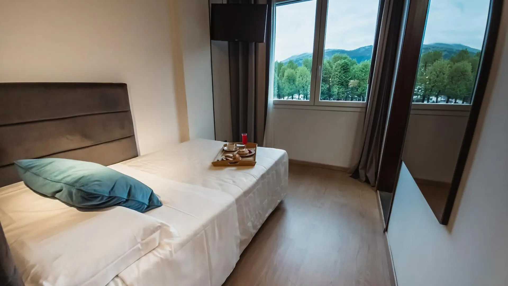 Art Hotel Milano Πράτο 4*,
